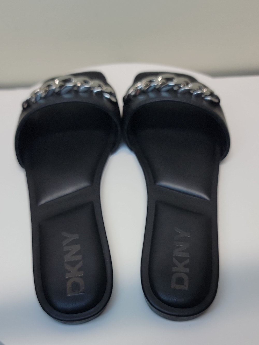DKNY NEW IN BOX BLACK FLAT SLIDE SUMMER SANDALS W/SILVER CHAIN - Picture 7 of 10